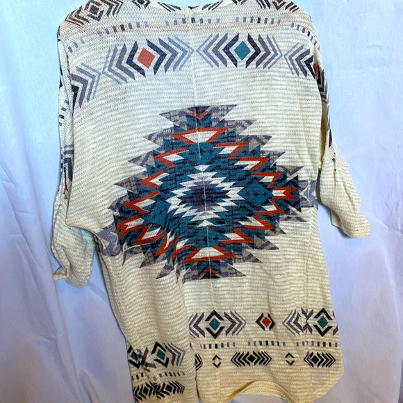 ⚡️SOLD⚡️ Charlotte Russe Short Sleeve Aztec Kimono - Picture 1 of 2